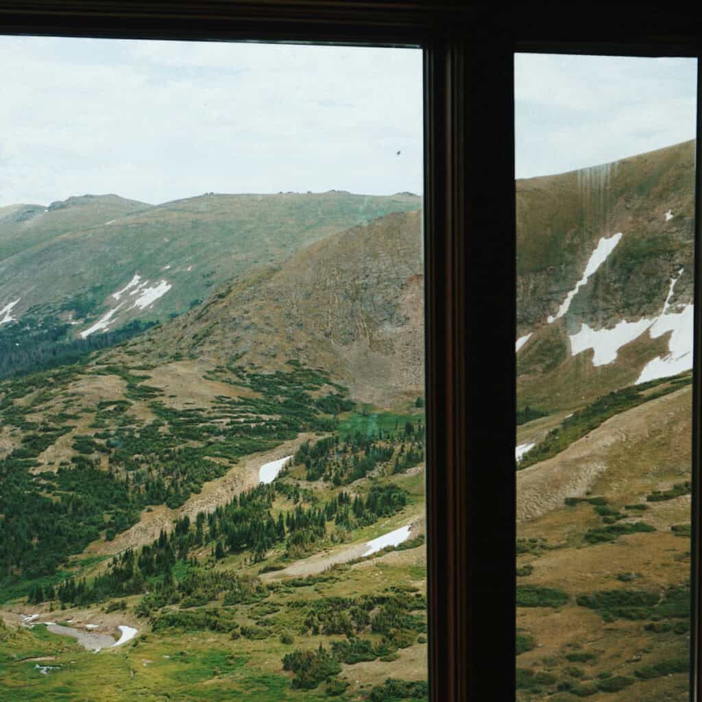 Mi primer refugio, vista a las montañas desde mi ventana